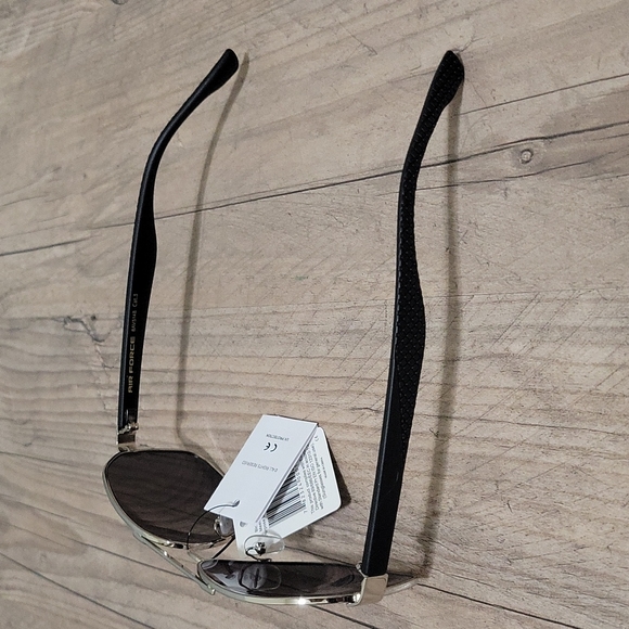 Sunnies - Picture 2 of 3